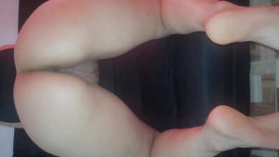 Nëna ime më jep pidhin e saj si dhuratë për Krishtlindje