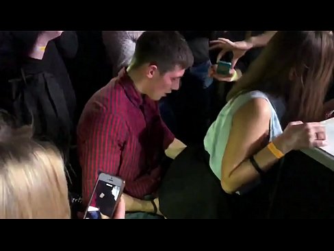 ❤️ Seks i vërtetë në një klub nate rus. Një vajzë 18-vjeçare ruse në anus dhe vaginë është qitur në një klub nate ❤️❌ Porno ruse tek ne ❌